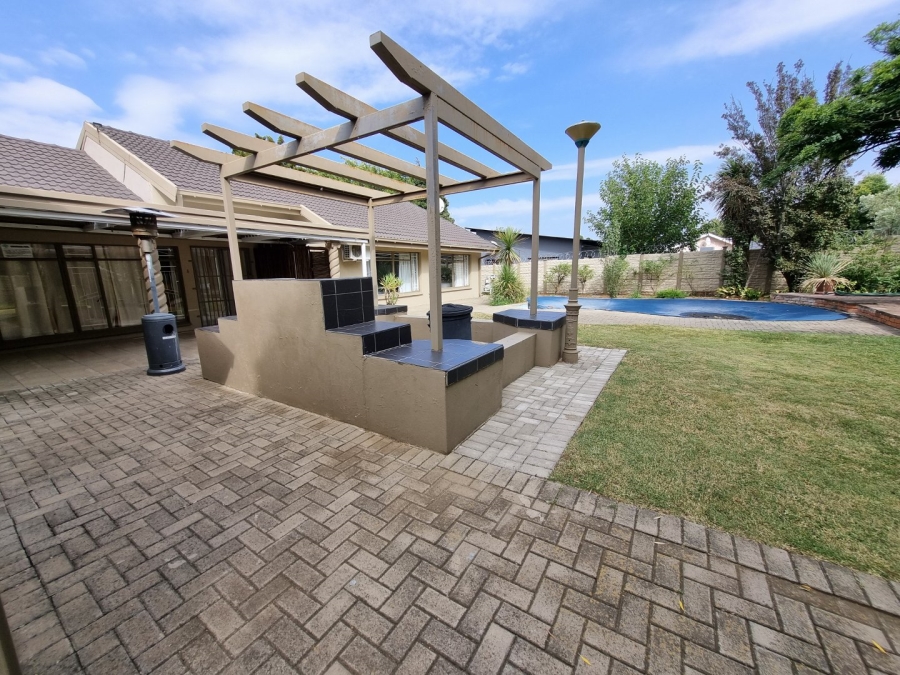 7 Bedroom Property for Sale in Brandwag Free State